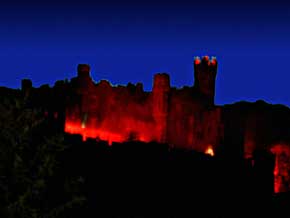 Burg Reichenstein bei Trechtingshausen beim Feuerwerk zu Rhein in Flammen, � 1999, Foto 23, WHO
